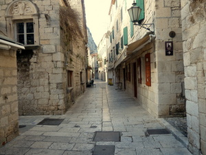 Omis Piraden Nest